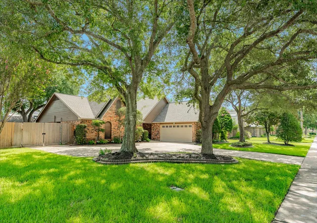 31st image of 1617 White Wing Cir, Friendswood, TX 77546 | MLS# 85173766