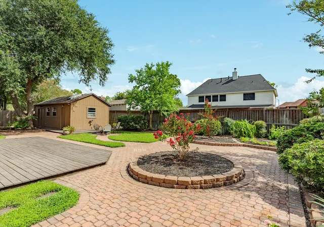3rd image of 1617 White Wing Cir, Friendswood, TX 77546 | MLS# 85173766