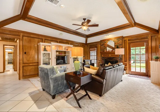 4th image of 1617 White Wing Cir, Friendswood, TX 77546 | MLS# 85173766