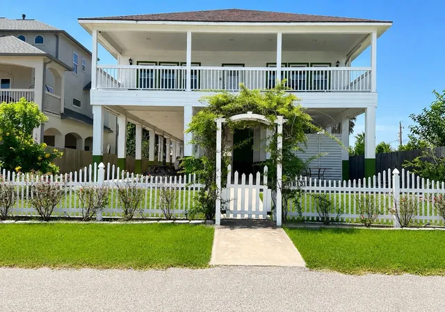 1st image of 1813 Avenue A, Dickinson, TX 77539 | MLS# 57744546