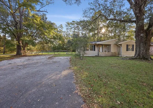 1st image of 380 Croom, Vidor, TX 77662 | MLS# 27412415