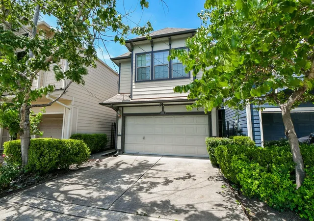 Photo 3 of Single family home for sale at 1111 W 26th Street, Houston, TX 77008 | MLS# 40221411 | Listing updated on 2026-08-10