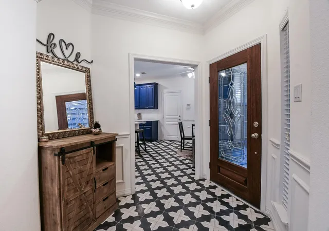 Photo 3 of Single family home for sale at 1111 W 26th Street, Houston, TX 77008 | MLS# 40221411 | Listing updated on 2026-08-10