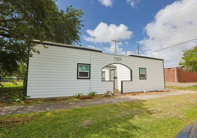 17th image of 521 2nd Ave N, Texas City, TX 77590 | MLS# 46210385