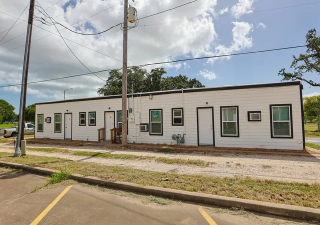 2nd image of 521 2nd Ave N, Texas City, TX 77590 | MLS# 46210385