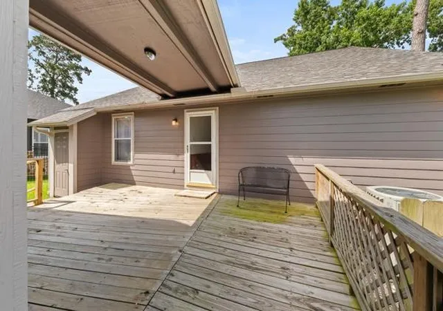 Photo 4 of Single family home for sale at 153 Lakeshore Dr, Onalaska, TX 77360 | MLS# 86095246 | Listing updated on 2026-08-14