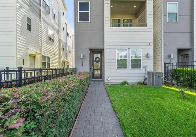 1st image of 316 Jensen Dr, Houston, TX 77020 | MLS# 3724915