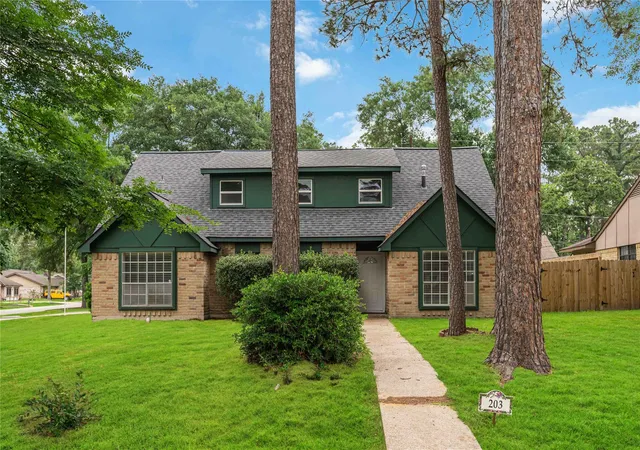 Photo 3 of Single family home for sale at 203 Wedgewood Ct, Spring, TX 77386 | MLS# 94923460 | Listing updated on 2026-09-20