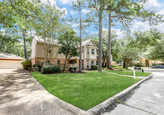 Photo 2 of Single family home for sale at 13706 Darrington Ln, Houston, TX 77069 | MLS# 13429599 | Listing updated on 2026-09-16