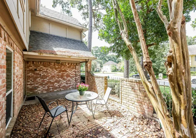 Photo 3 of Single family home for sale at 13706 Darrington Ln, Houston, TX 77069 | MLS# 13429599 | Listing updated on 2026-09-16