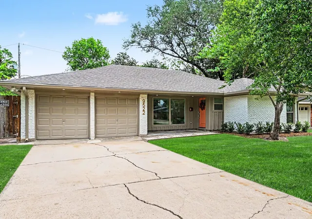 Photo 3 of Single family home for sale at 9522 Winsome Ln, Houston, TX 77063 | MLS# 40135990 | Listing updated on 2026-09-05