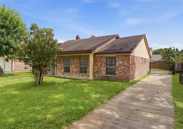 Photo 2 of Single family home for sale at 12126 Pine Knoll Dr, Houston, TX 77099 | MLS# 82725609 | Listing updated on 2026-10-04