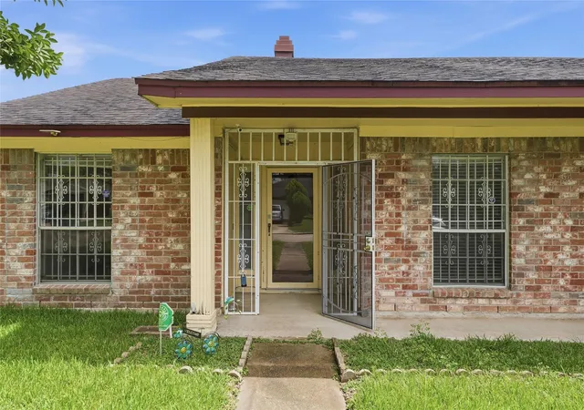 Photo 3 of Single family home for sale at 12126 Pine Knoll Dr, Houston, TX 77099 | MLS# 82725609 | Listing updated on 2026-10-04