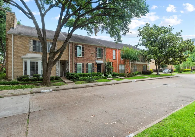 3rd image of 1645 W Sam Houston Pkwy S, Houston, TX 77042 | MLS# 23319899