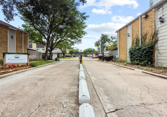 4th image of 1645 W Sam Houston Pkwy S, Houston, TX 77042 | MLS# 23319899