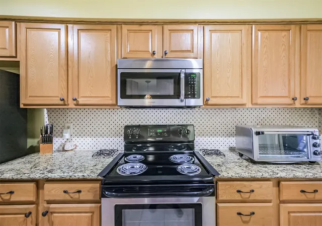 Photo 4 of Townhouse for sale at 14708 Perthshire Rd #A, Houston, TX 77079 | MLS# 72407762 | Listing updated on 2026-09-11