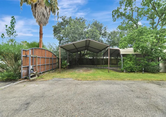 5th image of 1035 16Th St, Dickinson, TX 77539 | MLS# 16277273