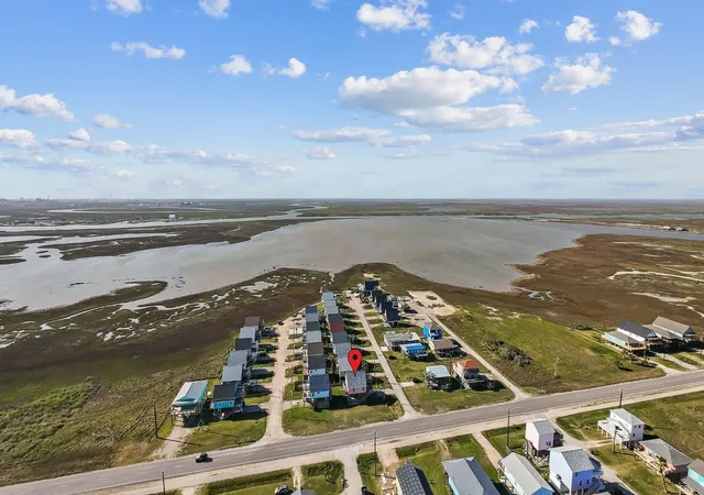 4th image of 203 Sandpebble Pl, Freeport, TX 77541 | MLS# 83826997
