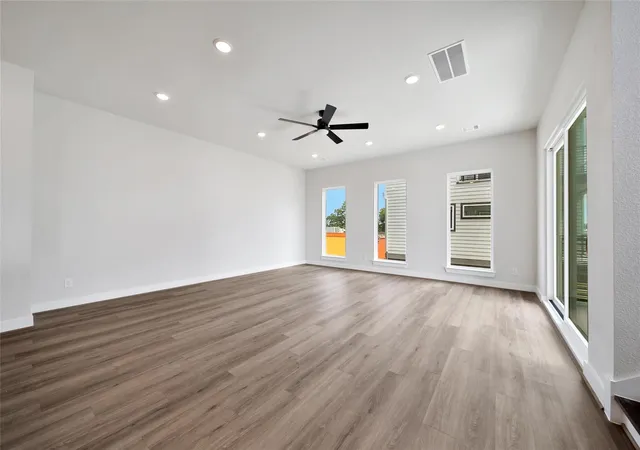 Photo 4 of Single family home for sale at 4406 Anthony Ct Ln, Seabrook, TX 77586 | MLS# 54886162 | Listing updated on 2026-08-30