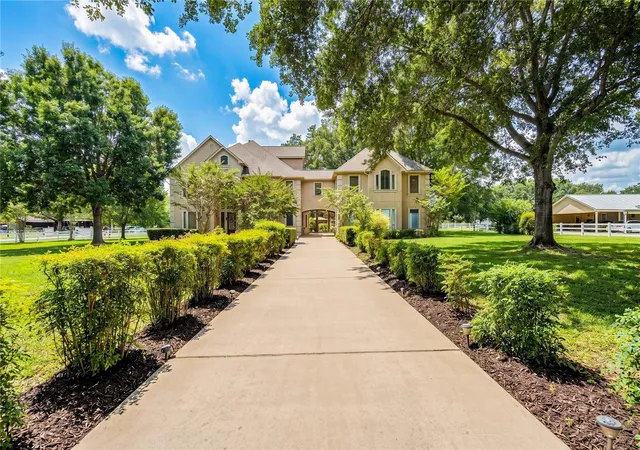 Photo 3 of Mansion for sale at 200 Creekside Ct, Sealy, TX 77474 | MLS# 94103559 | Listing updated on 2026-08-29
