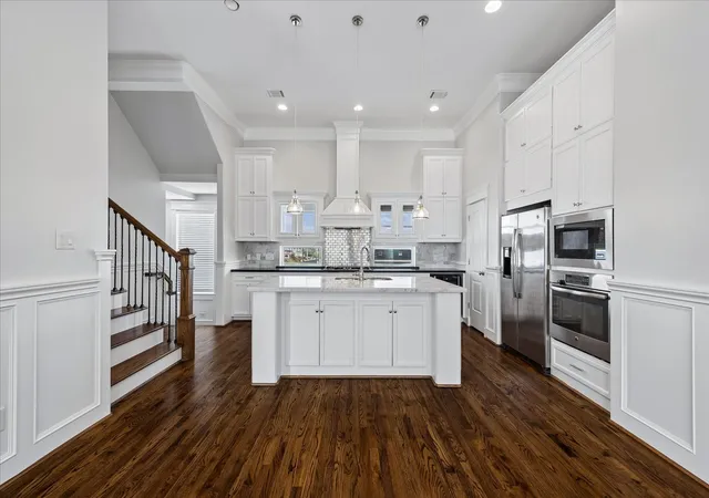 Photo 3 of Single family home for sale at 2105 Bidwell Dr, Houston, TX 77018 | MLS# 2916115 | Listing updated on 2026-09-14