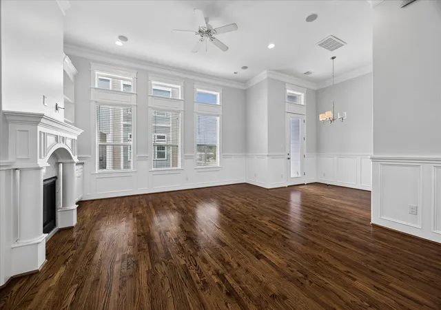 Photo 3 of Single family home for sale at 2105 Bidwell Dr, Houston, TX 77018 | MLS# 2916115 | Listing updated on 2026-09-14