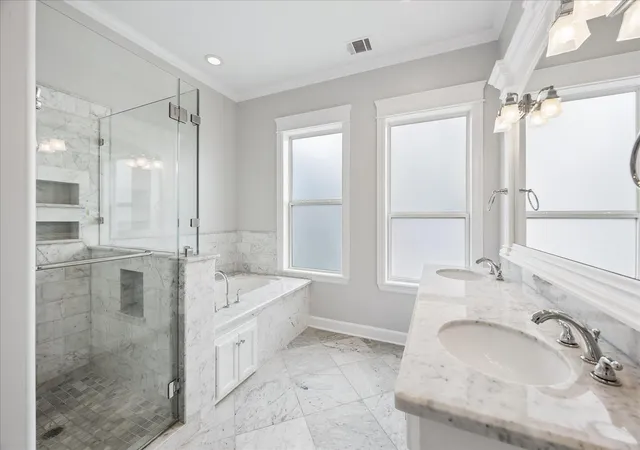 Photo 4 of Single family home for sale at 2105 Bidwell Dr, Houston, TX 77018 | MLS# 2916115 | Listing updated on 2026-09-14
