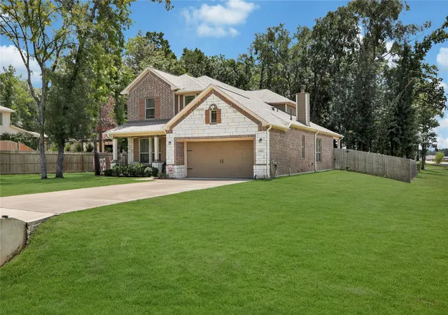 2nd image of 16102 Hidalgo St, Conroe, TX 77303 | MLS# 12901003