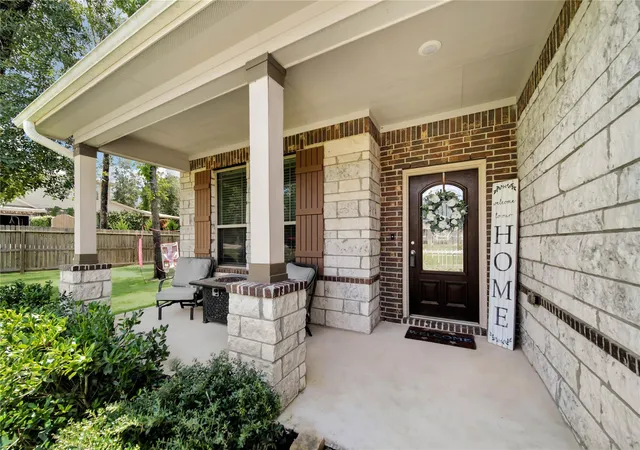 3rd image of 16102 Hidalgo St, Conroe, TX 77303 | MLS# 12901003