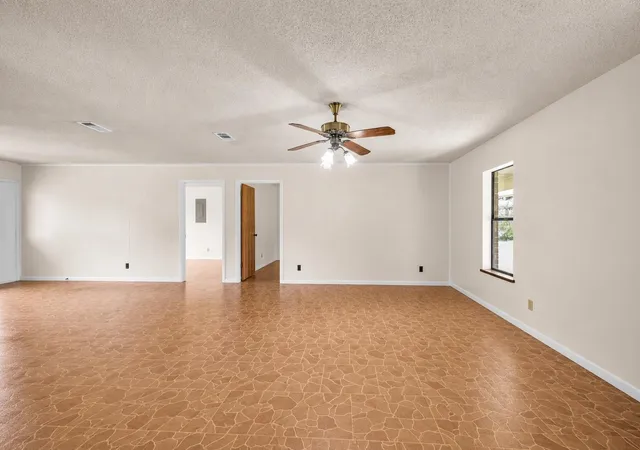 Photo 3 of Single family home for sale at 6192 County Rd 803, Sweeny, TX 77480 | MLS# 33117349 | Listing updated on 2026-08-24