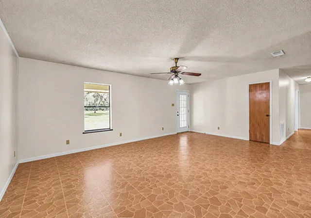 Photo 3 of Single family home for sale at 6192 County Rd 803, Sweeny, TX 77480 | MLS# 33117349 | Listing updated on 2026-08-24