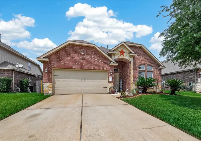 2nd image of 106 Bogey Cir, La Porte, TX 77571 | MLS# 46532140