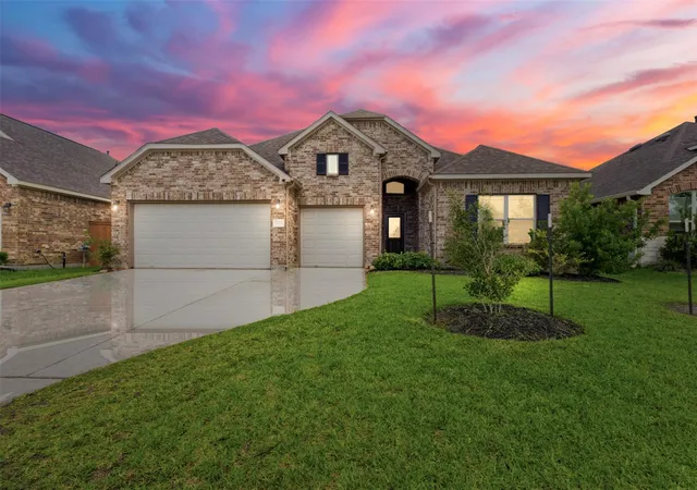 Photo 2 of Single family home for sale at 2417 Sequoia Grv Dr, Rosharon, TX 77583 | MLS# 95661961 | Listing updated on 2026-08-13