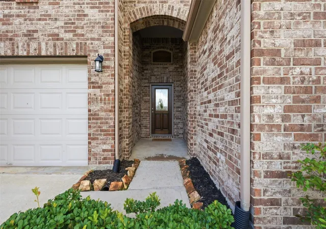 Photo 2 of Single family home for sale at 2417 Sequoia Grv Dr, Rosharon, TX 77583 | MLS# 95661961 | Listing updated on 2026-08-13