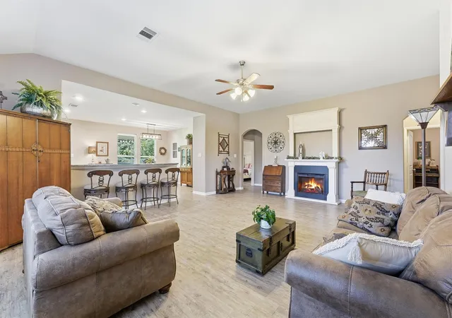 4th image of 105 Jessica Dr, Dayton, TX 77535 | MLS# 12149327