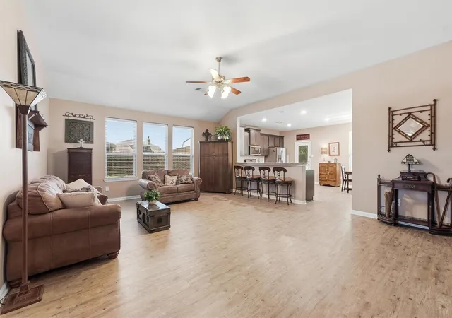 5th image of 105 Jessica Dr, Dayton, TX 77535 | MLS# 12149327