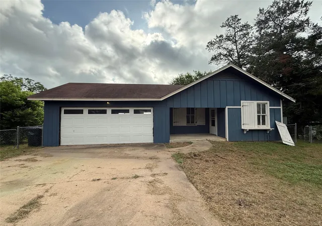 2nd image of 1515 Moulton St, Shiner, TX 77984 | MLS# 22791030