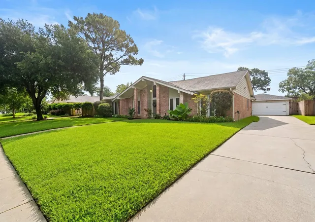 31st image of 10735 Cedar Creek Dr, Houston, TX 77042 | MLS# 46306402