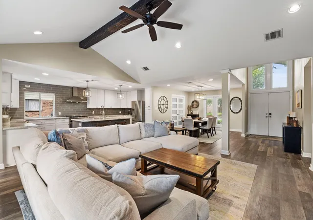 3rd image of 10735 Cedar Creek Dr, Houston, TX 77042 | MLS# 46306402