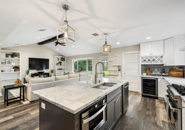 4th image of 10735 Cedar Creek Dr, Houston, TX 77042 | MLS# 46306402