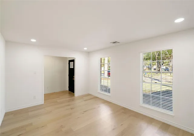 5th image of 5707 Ash Oak Dr, Houston, TX 77091 | MLS# 964677