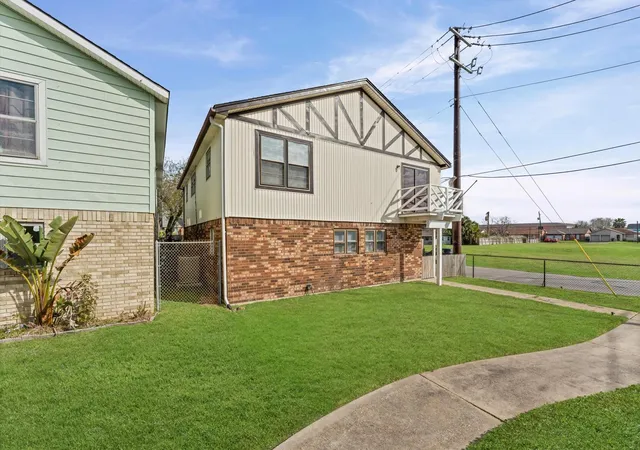Photo 3 of Sale Pending at 7302 Jones Dr, Galveston, TX 77551 | MLS# 34968815 | Listing updated on 2026-09-09