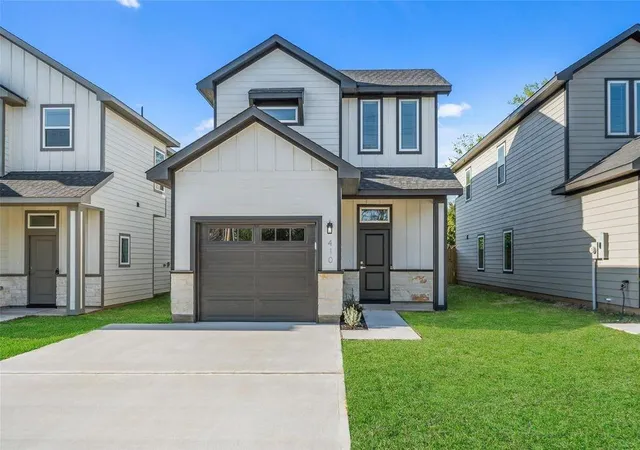 1st image of 410 W Marlin Street, Willis, TX 77378 | MLS# 17403277