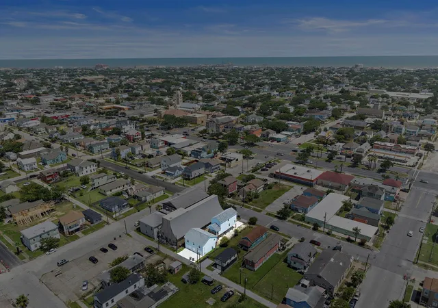4th image of 3610 Sealy St, Galveston, TX 77550 | MLS# 83184283