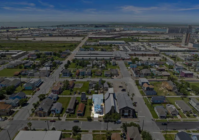 5th image of 3610 Sealy St, Galveston, TX 77550 | MLS# 83184283