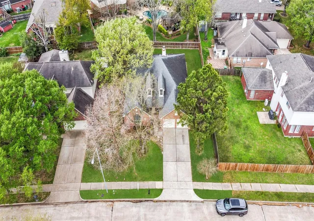 2nd image of 11610 Oak Lake Park Dr, Sugar Land, TX 77498 | MLS# 55761497