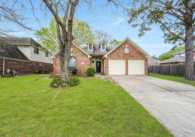 3rd image of 11610 Oak Lake Park Dr, Sugar Land, TX 77498 | MLS# 55761497