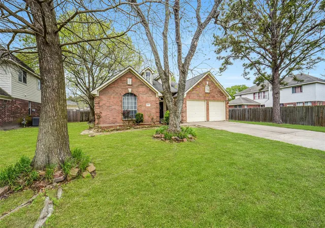 4th image of 11610 Oak Lake Park Dr, Sugar Land, TX 77498 | MLS# 55761497