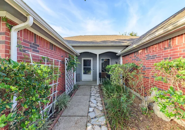 Photo 29 of Sale Pending at 1819 Castle Oaks Dr, Pearland, TX 77581 | MLS# 84029054 | Listing updated on 2026-10-08