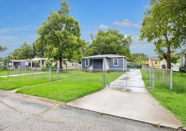1st image of 1011 12th 1/2 St N, Texas City, TX 77590 | MLS# 84231554